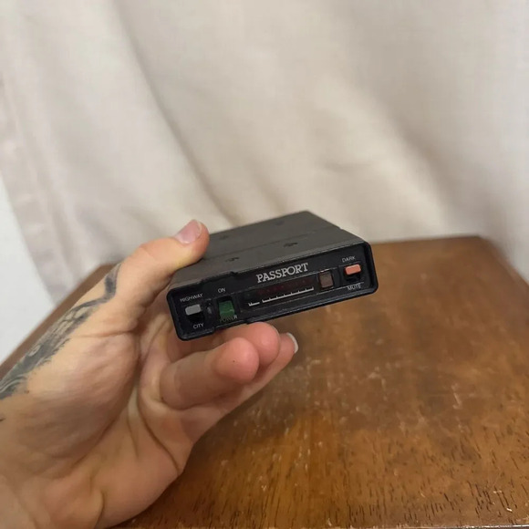 Vintage Passport Radar Detector By Cincinnati Microwave Powers On!! - Picture 8 of 9